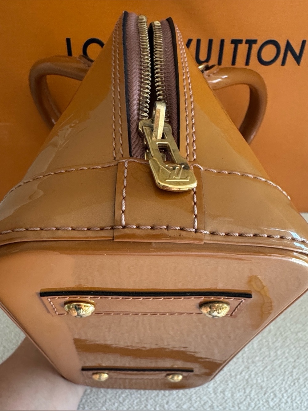 Louis Vuitton Alma BB in Caramel Vernis Patent Leather - Picture 4 of 10